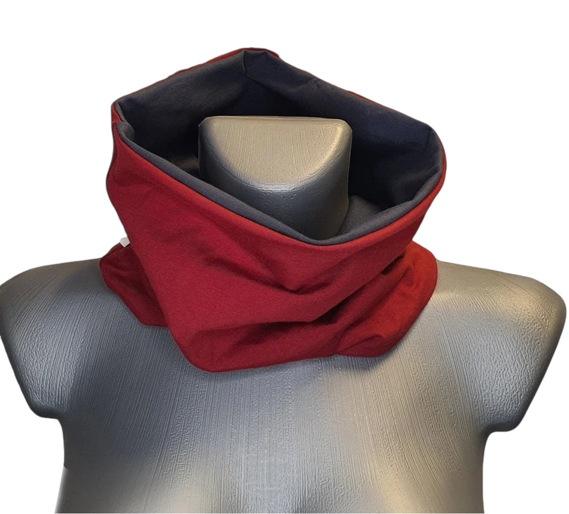 Fly and Fit reversible haramaki core warmer in crimson red and charcoal grey cotton, displayed on a mannequin.