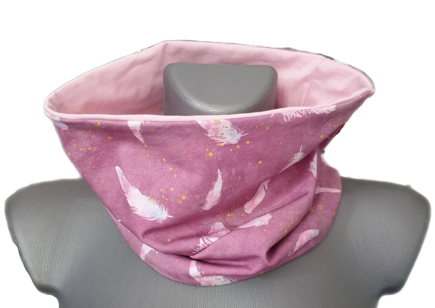 Fly and Fit reversible cotton jersey haramaki back warmer in pink with a delicate feather print and solid pink lining.